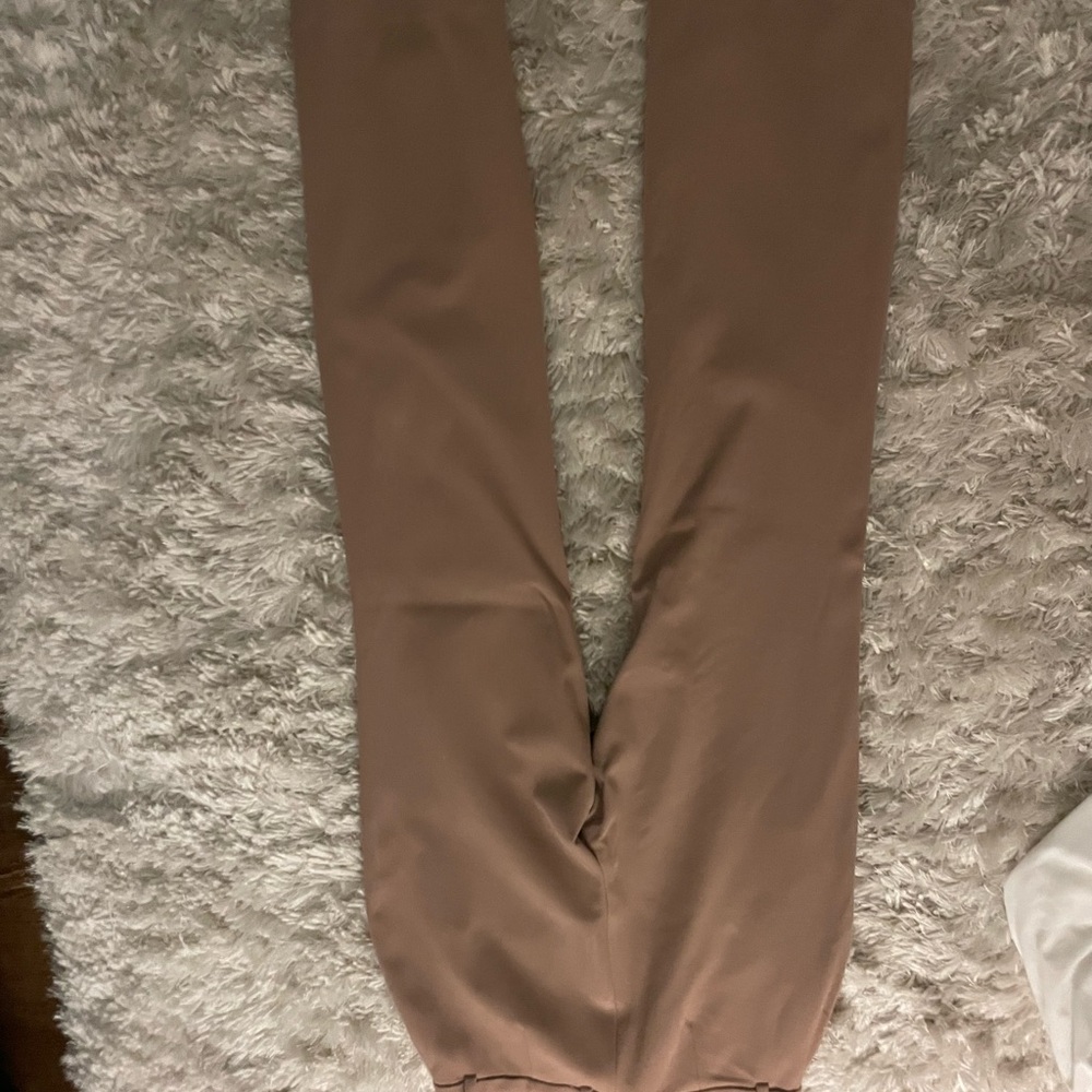 Aritzia program pant - Picture 3 of 4